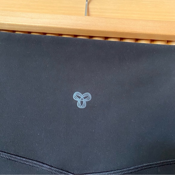 Aritzia TnAction Tna butter Cheeky Flare Hi Rise Legging black - Picture 6 of 10